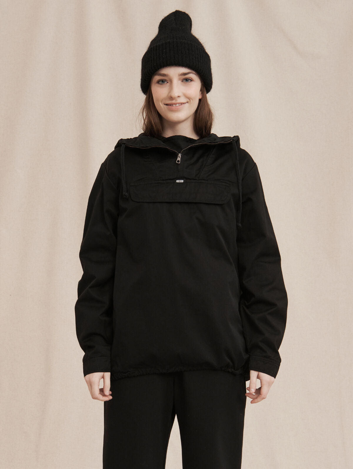 Musta R-Collection anorakki