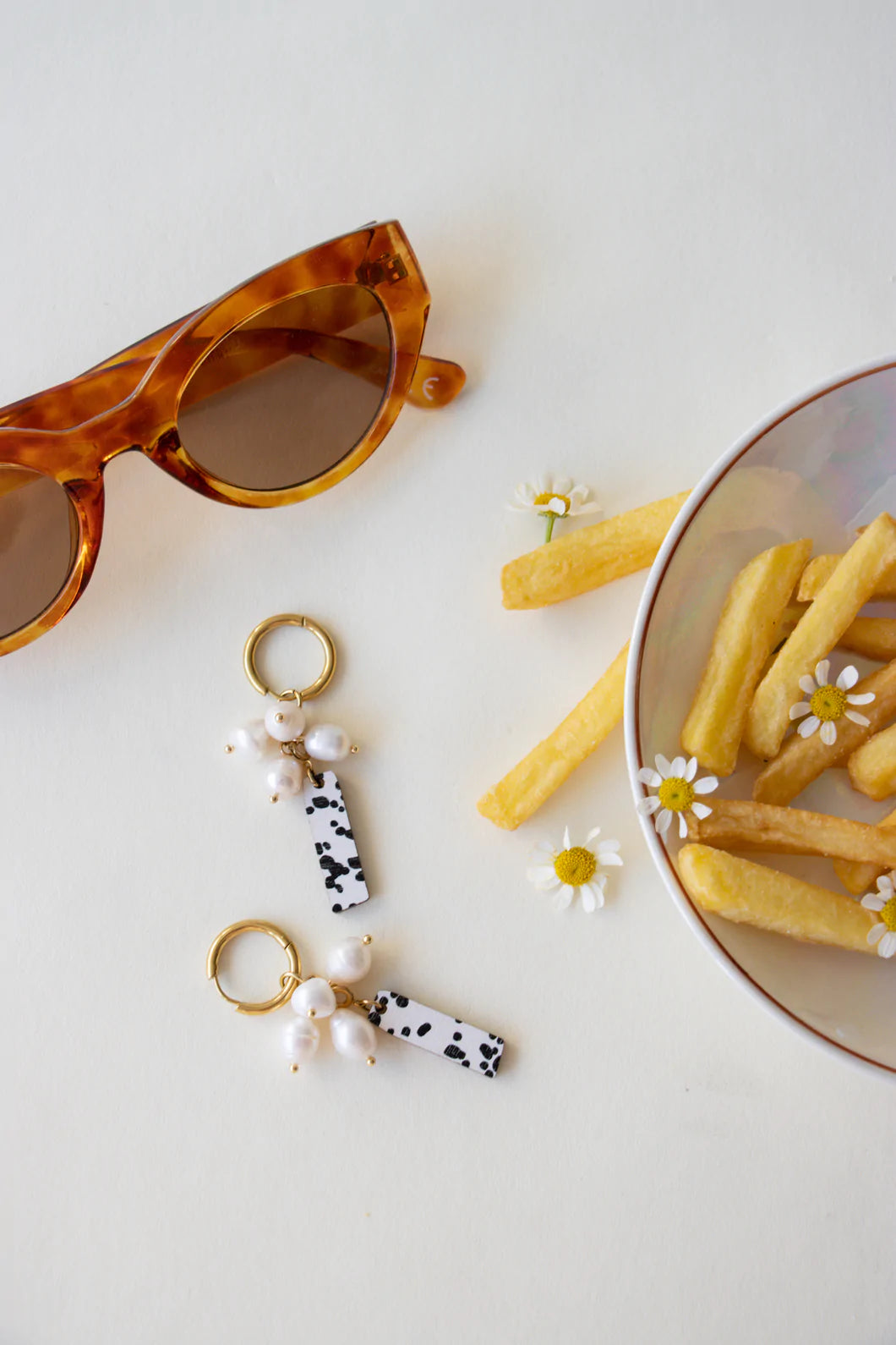 Kippis korvikset - Mustavalko-helmi