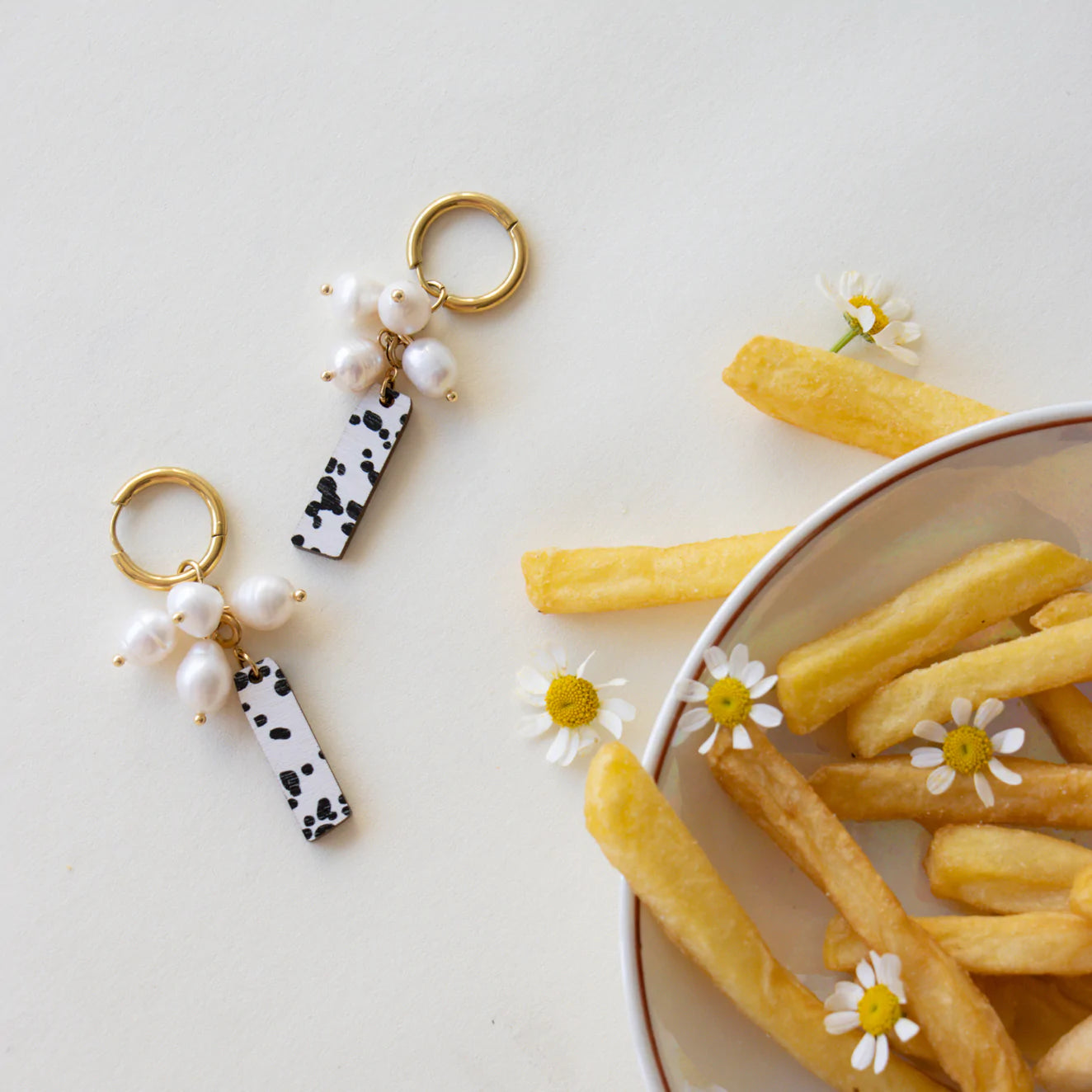 Kippis korvikset - Mustavalko-helmi