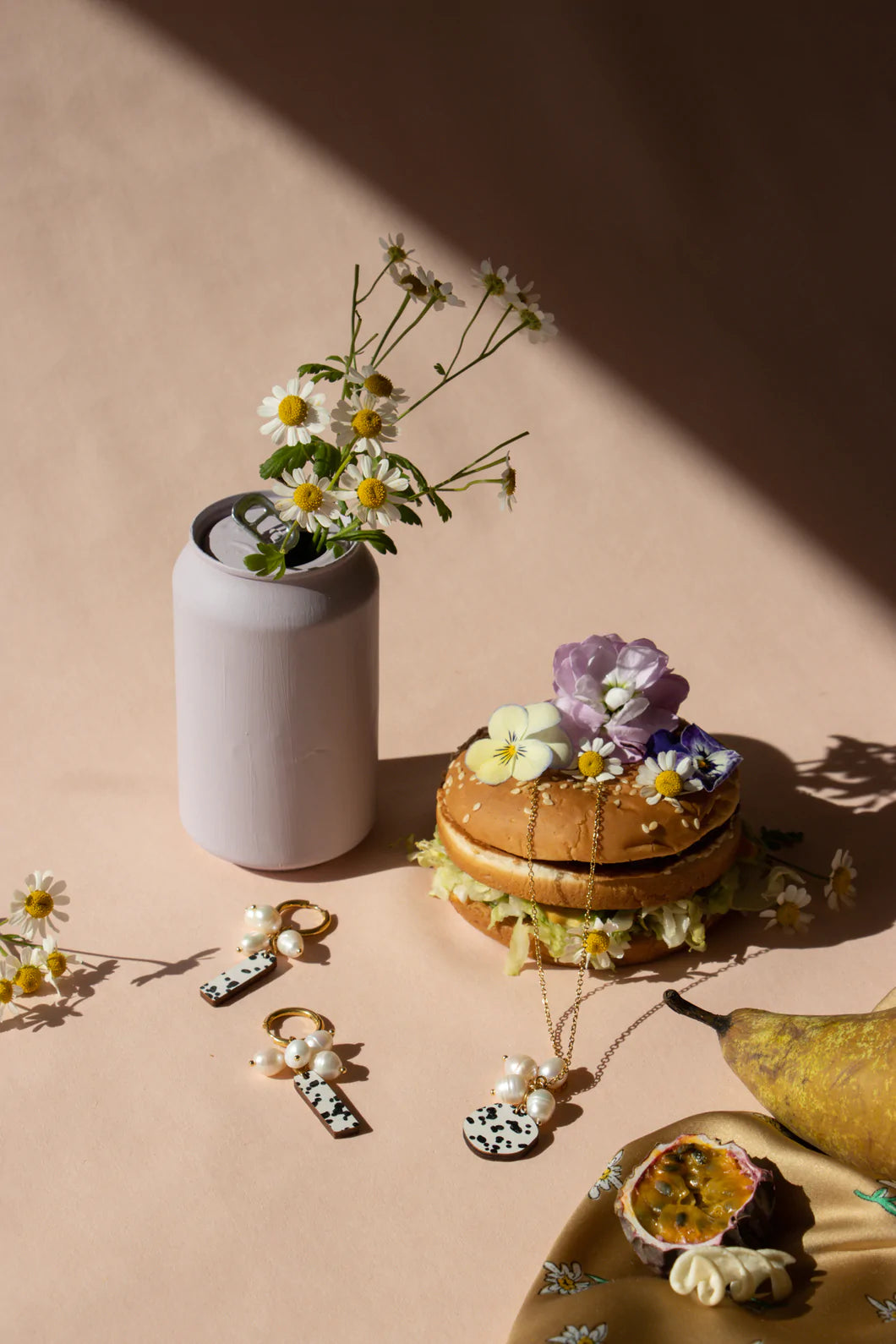 Kippis korvikset - Mustavalko-helmi