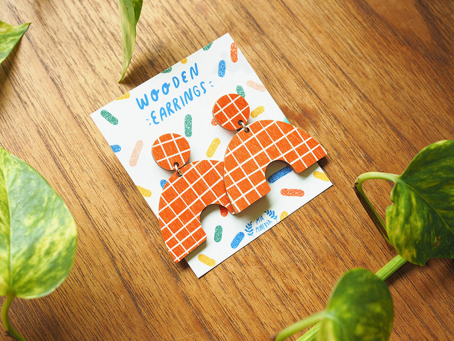 Kaari korvakorut - punainen ruutu