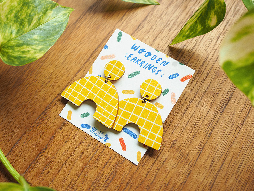 Kaari korvakorut - keltainen ruutu